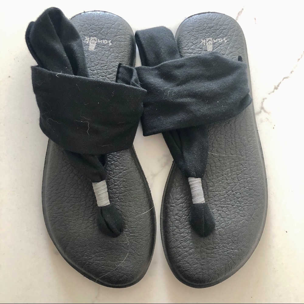 Sanuk flip flops - ladies 8